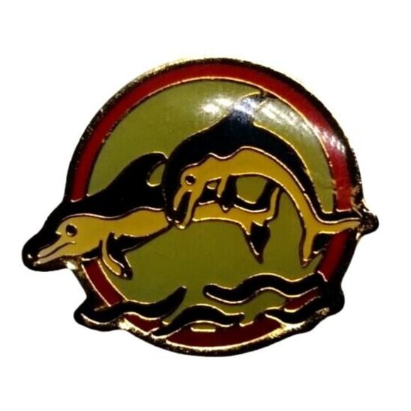 Sea Life Orca Killer Whales Jumping Enamel Label Hat Pin Vintage Ocean - Picture 1 of 3